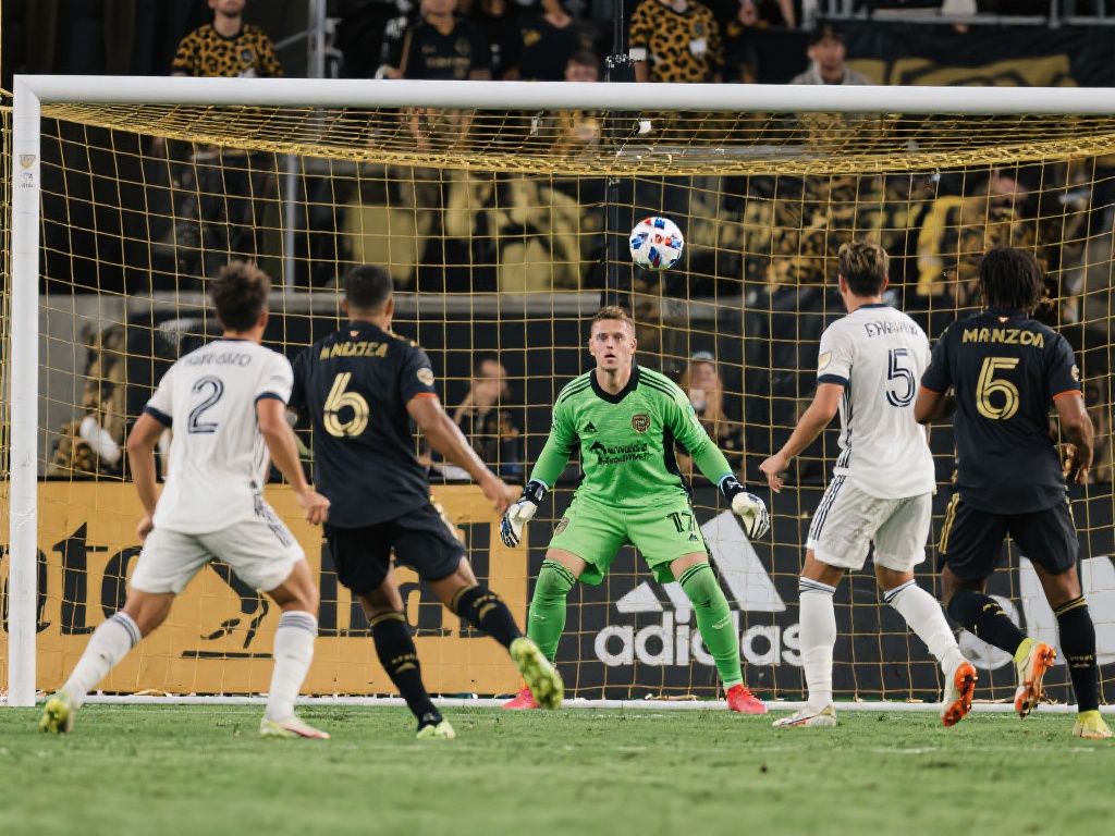 强硬的内线 强硬的内线